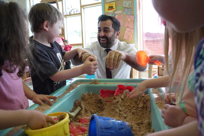 First Minister visits Crookston Nursery