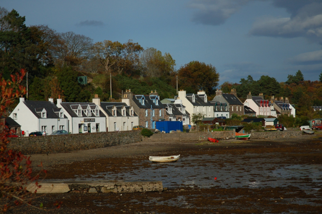 A photo of the shorefront at Plockton