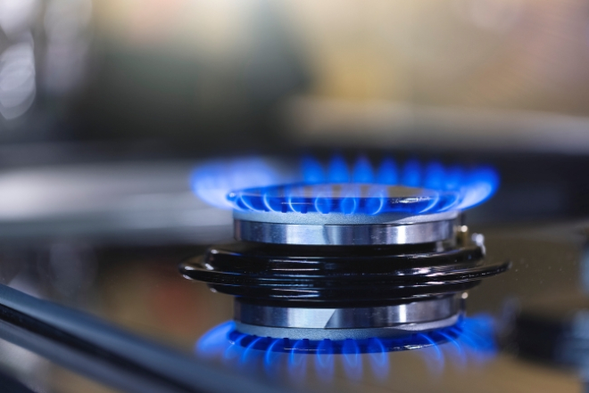 Gas stove hob burning fuel