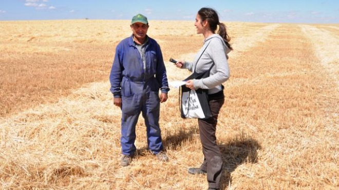 artist Asuncion Molinos Gordo interviewing a farmer