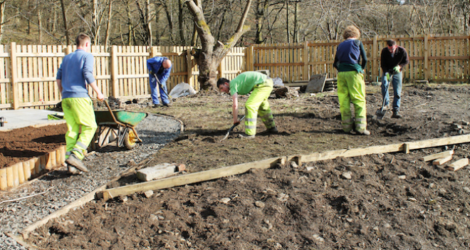 Peopole working in garden